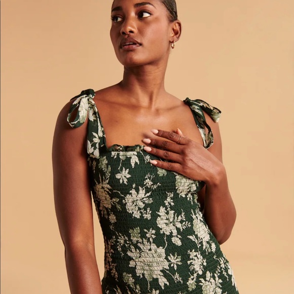 NWT Abercrombie & Fitch Tie Strap Smocked Midi Dress - Picture 10 of 10